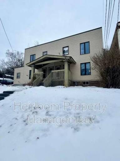 Main picture of 1213 1/2 W 1st St