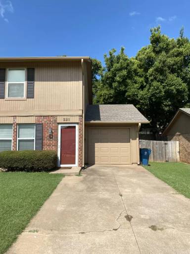 Main picture of 217 N Smythe Ave