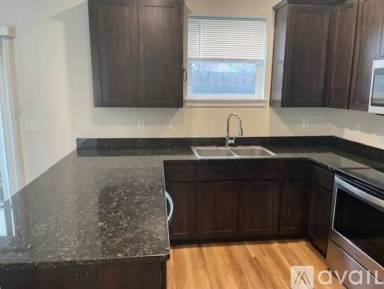 Main picture of 404 Oak St