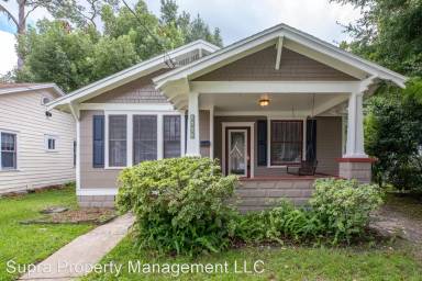 Main picture of 3684 Herschel St