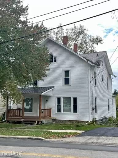 Main picture of 425 1/2 Sandusky St
