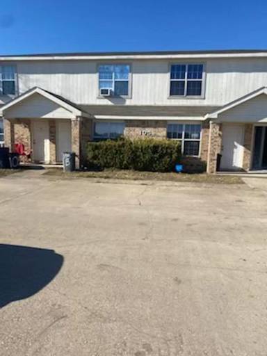 Main picture of 105 Valley Cir