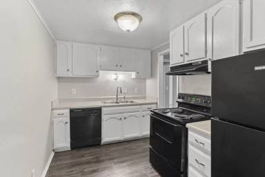 Main picture of 204 Safe Harbor Dr