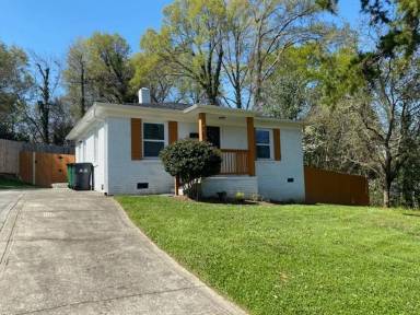 Main picture of 140 Mattoon St