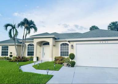 Main picture of 3601 SW Ballweg St