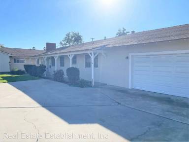 Main picture of 2126 E La Palma Ave