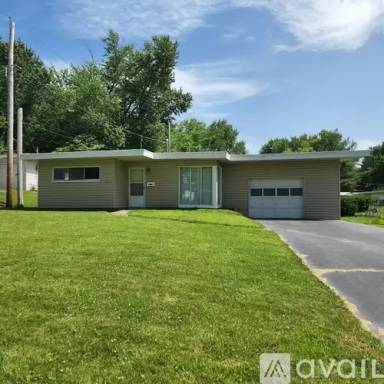 Main picture of 16 Saint Laurence Dr