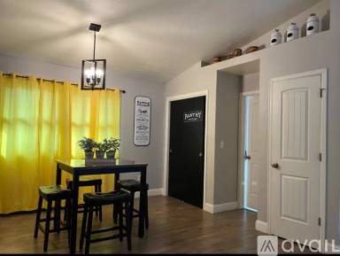 Main picture of 2866 Elm Ave