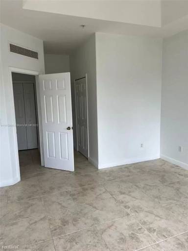 Main picture of 10242 NW 7th St