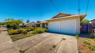 Main picture of 1925 Leafgreen Dr