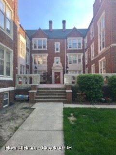 Main picture of 15610 Van Aken Blvd