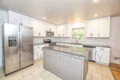 Main picture of 9 Castlewood Dr