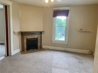 Main picture of 622 E 6th St