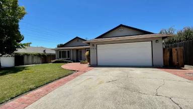 Main picture of 3180 Calle Jazmin