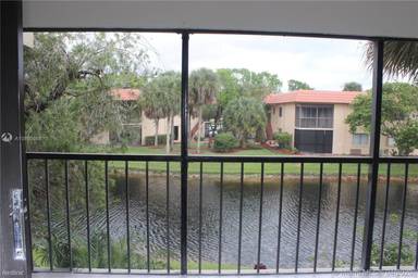 Main picture of Racquet Club Apts At Bonaventure