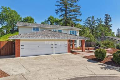 Main picture of 44 Lariat Ct