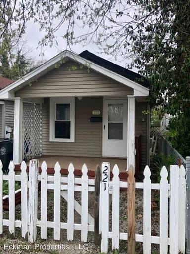 Main picture of 221 Eastern Ave
