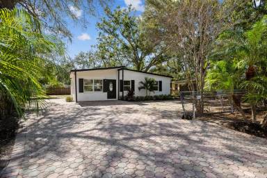 Main picture of 818 28th Street Cir E