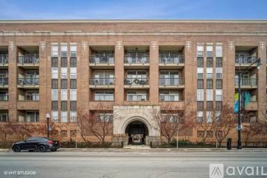 Main picture of 1350 W Fullerton Ave