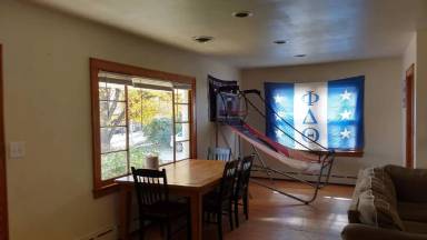 Main picture of 915 Lee St