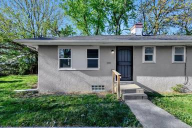 Main picture of 2383 Hiawatha Park Dr