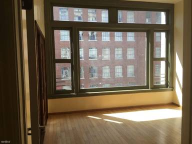 Main picture of 220 W 5th St