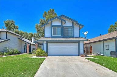 Main picture of 2424 Acorn Pl