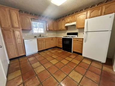 Main picture of 706 E 76th St