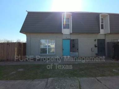 Main picture of 5808 Wellington Dr