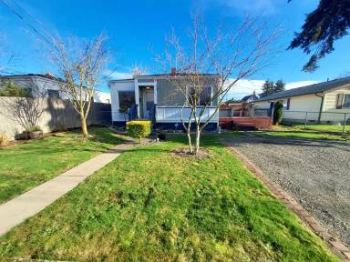 Main picture of 2305 S Sprague Ave