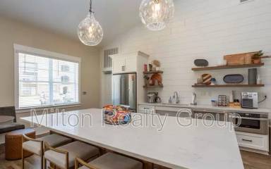 Main picture of 170 Grove Cir