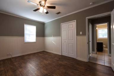 Main picture of 1765 Vaughn St