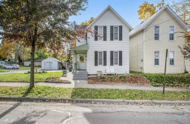 Main picture of 438 Bradford St NE