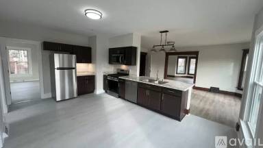 Main picture of 1638 Lathrop Ave