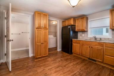 Main picture of 381 Main St