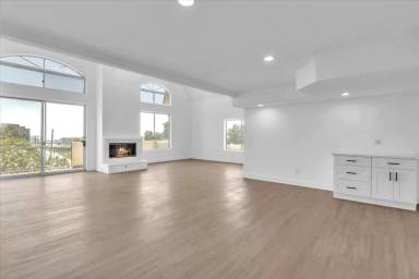 Main picture of 390 S Sepulveda Blvd
