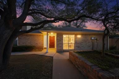 Main picture of 1801 W Spring Creek Pkwy