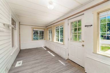 Main picture of 307 School St