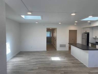 Main picture of 400 S 7th St
