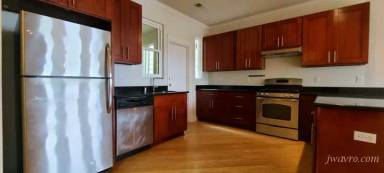 Main picture of 801 Clayton St