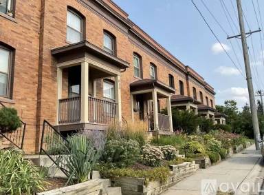 Main picture of 915 S 33rd St