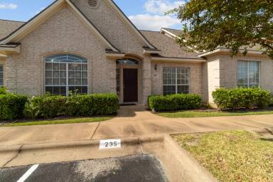 Main picture of 235 Navarro Dr