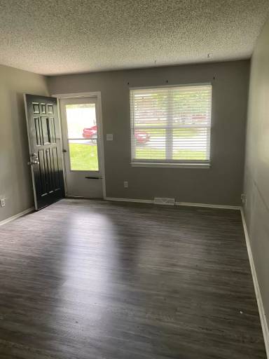 Main picture of 5023 N Bellaire Ave