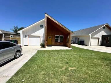 Main picture of 627 SE 38th St