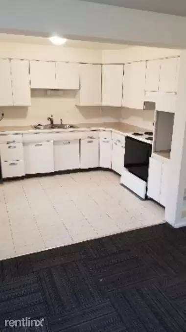 Main picture of 914 W Badger Rd