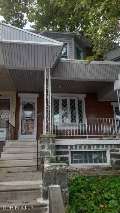 Main picture of 5518 Whitby Ave