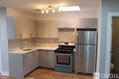 Main picture of 104 Cornelia St