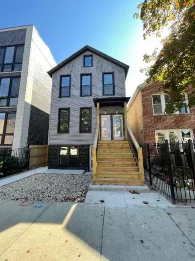 Main picture of 1513 W Erie St