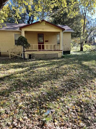 Main picture of 1817 S Willow Ave