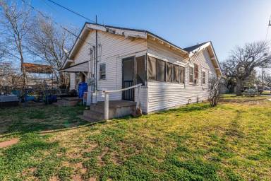 Main picture of 1002 Beech St